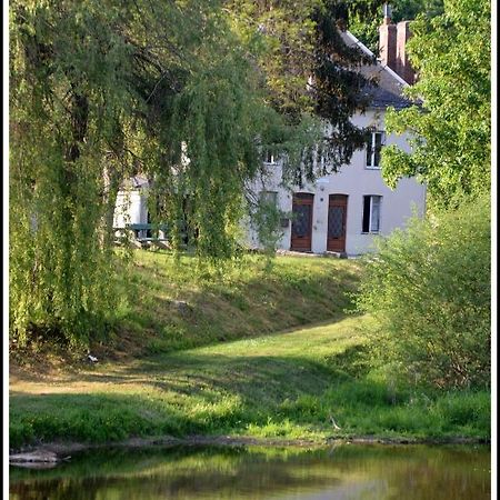 Gîte AU BORD DE L'EAU Chambon-sur-Voueize Exterior foto