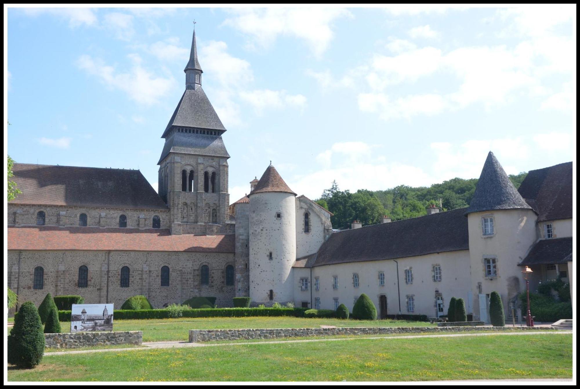 Gîte AU BORD DE L'EAU Chambon-sur-Voueize Exterior foto